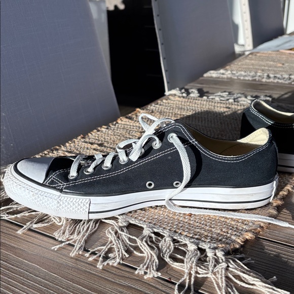 Converse Black and White Low-Top Sneakers 11.5 - Picture 2 of 9